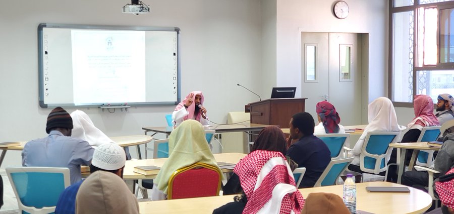 أقامت كلية الشريعة لقاء أكاديميًا بعنوان:  "جهود المملكة العربية السعودية في مواجهة الانحراف الفكري من خلال الدراسات الشرعية" - 1