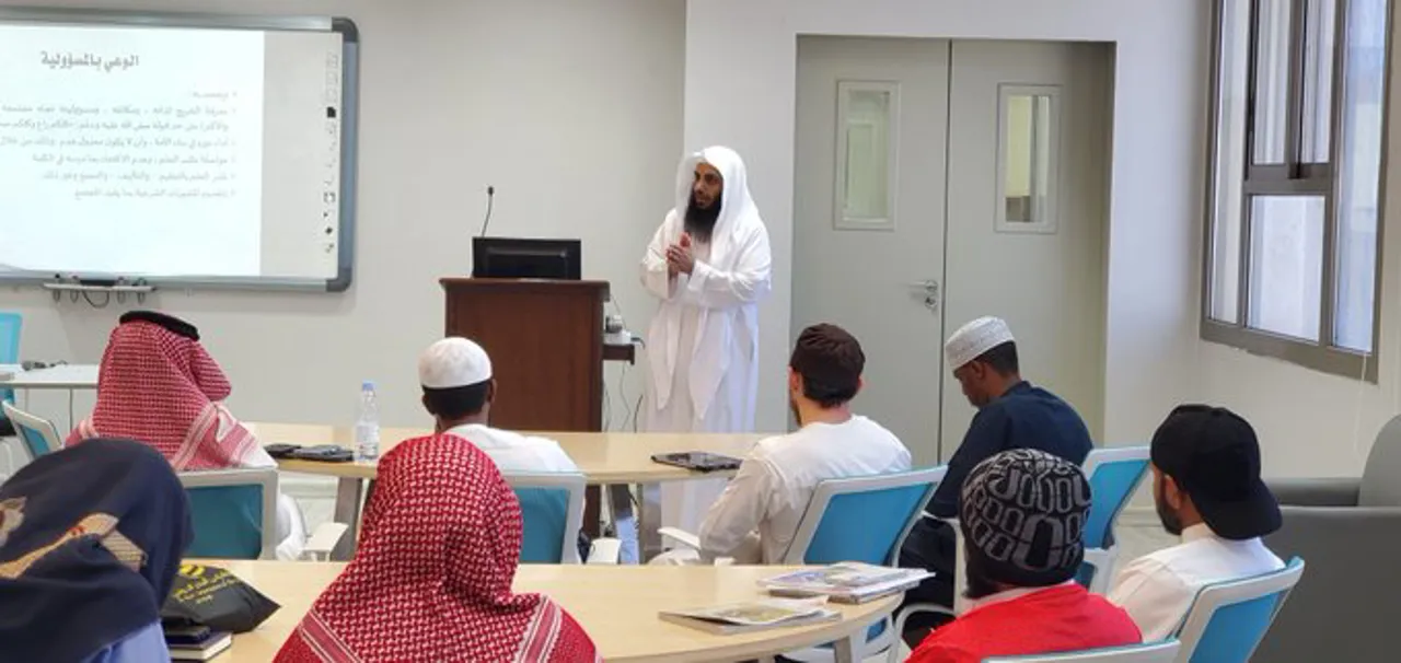 أقامت كلية الشريعة لقاء أكاديميًا بعنوان: "تعزيز الوعي الصحيح لدى الخريجين" - 4