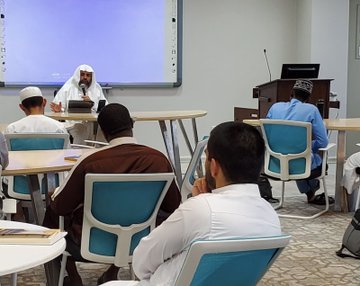 أقامت كلية الشريعة لقاء أكاديميًا بعنوان:  " العلاقة بين العقيدة والشريعة وأثرها" - 2