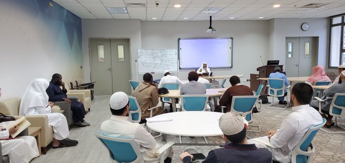 أقامت كلية الشريعة لقاء أكاديميًا بعنوان:  " العلاقة بين العقيدة والشريعة وأثرها" - 1