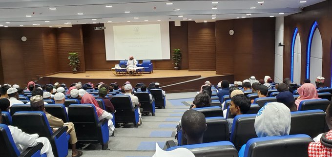 استقبلت كلية الشريعة طلابها وطالباتها المستجدين في لقاء مفتوح مع سعادة عميد الكلية - 1