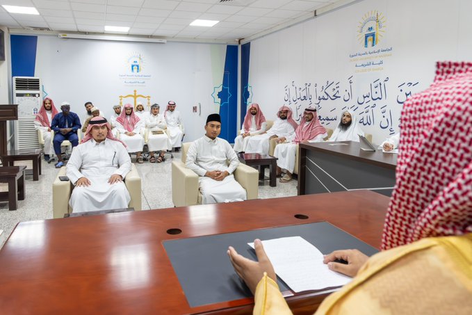 دشّن رئيس الجامعة الإسلامية د. صالح بن علي العقلا مبادرة المحكمة الصورية بكلية الشريعة - 5