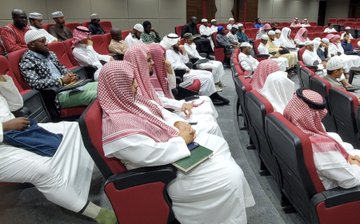 أقامت كلية الشريعة لقاء أكاديميًا بعنوان:  "تعدد المذاهب الفقهية وأثره في ترسيخ قيم التسامح والتعايش" - 2
