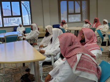 أقامت كلية الشريعة بالتعاون مع وحدة التوعية الفكرية ندوة بعنوان "تعزيز الوعي الفكري من خلال القاعات الدراسية" - 2