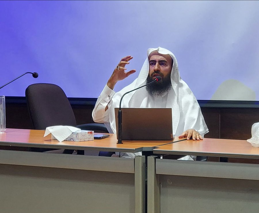 أقامت كلية الشريعة لقاء أكاديميًا بعنوان:  "مهارات كشف الانحرافات"