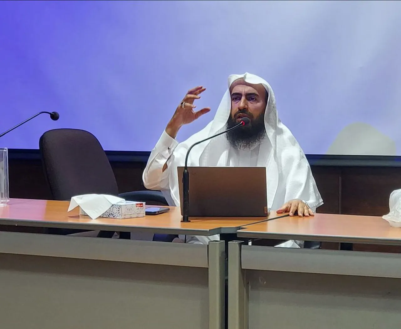 أقامت كلية الشريعة لقاء أكاديميًا بعنوان: "مهارات كشف الانحرافات"