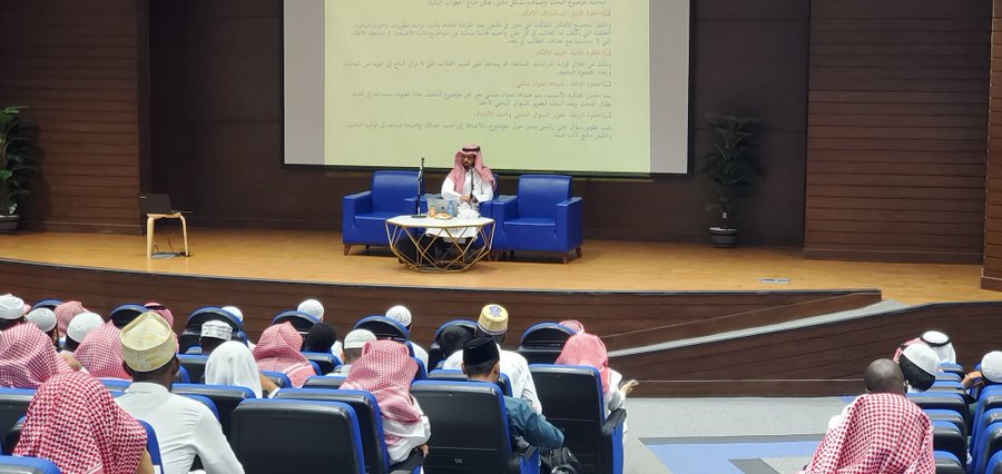 في أسبوع الدراسات العليا أقامت كلية الشريعة ورشة علمية حول اختيار موضوع البحث
