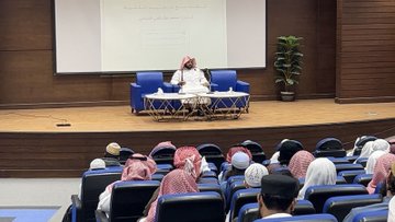 أقامت كلية الشريعة لقاء لطلاب الدراسات العليا مع عميد الكلية  - 4