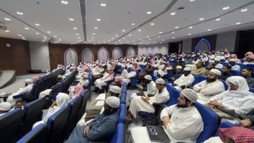 أقامت كلية الشريعة لقاء لطلاب الدراسات العليا مع عميد الكلية  - 3