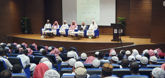 في أسبوع الدراسات العليا أقامت كلية الشريعة الملتقى الطلابي الثاني بعنوان: “فقه الأقليات الإسلامية– تحديات وحلول” - 4