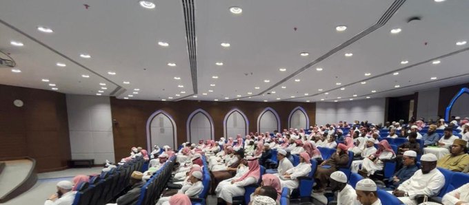 أقامت كلية الشريعة ندوة علمية بعنوان: "البحث الفقهي والأصولي والقضائي في مواجهة الانحراف" - 2