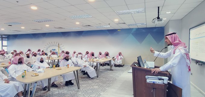 أقامت كلية الشريعة ورشة تدريبية حول دور أعضاء هيئة التدريس ومن في حكمهم في التصنيفات - 1