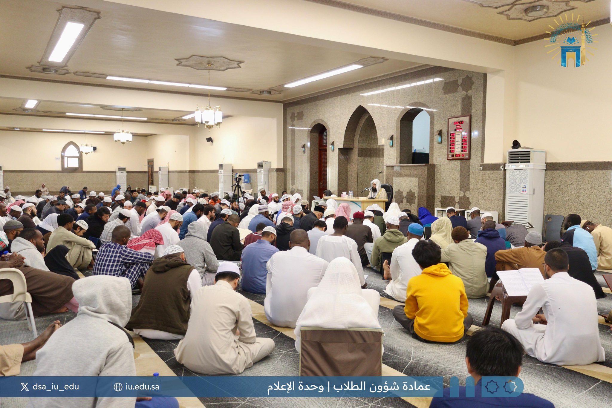 محاضرة بعنوان (الوسطية في الإسلام) لفضيلة الشيخ : د. مسعد بن مساعد الحسيني ضمن برامج وحدة التوعية الفكرية بالتعاون مع عمادة شؤون الطلاب