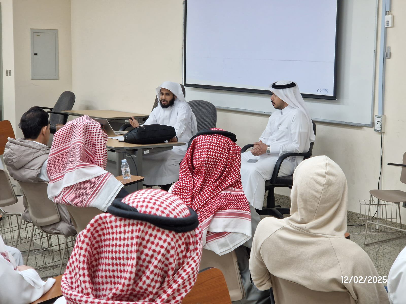 تنفيذ لقاء أكاديمي لطلاب كلية الحاسب الآلي بالتعاون مع وحدة التوعية الفكرية يوم الأربعاء 13-شعبان-1446