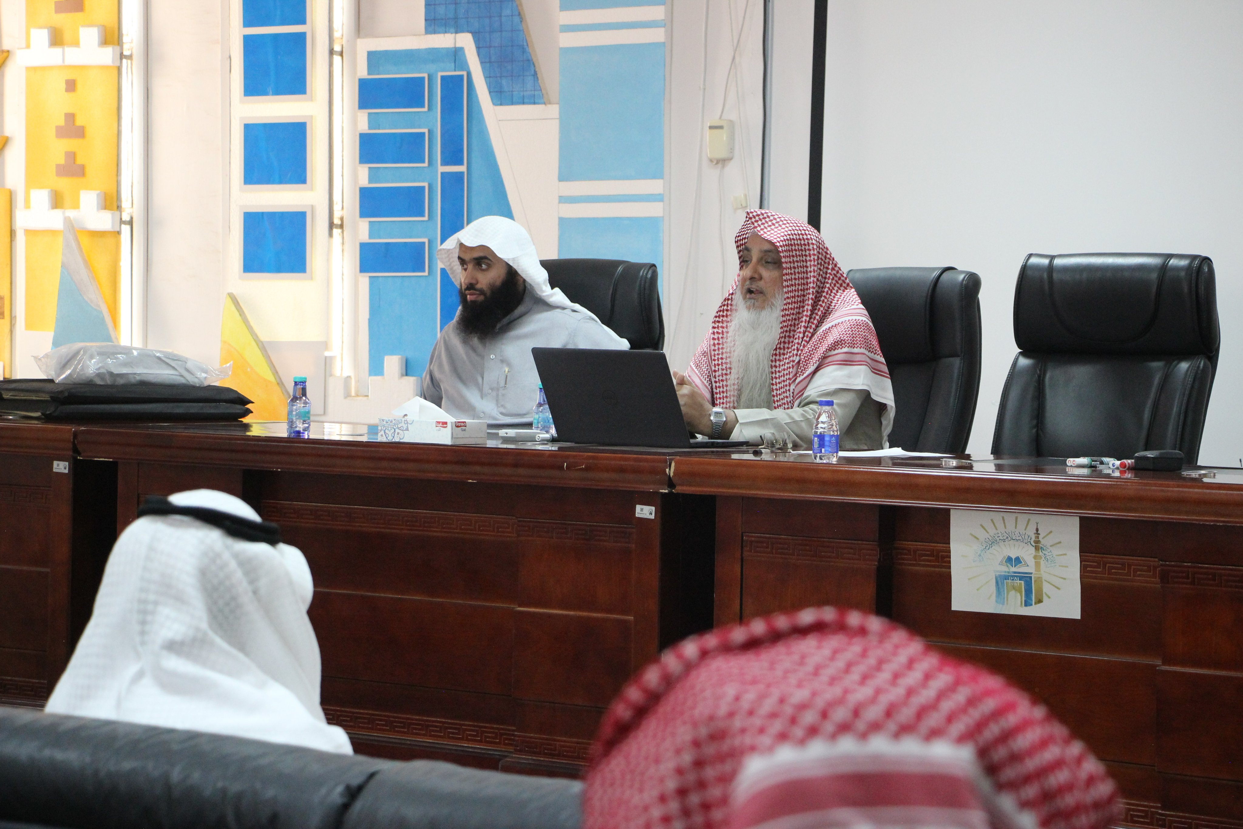 تنفيذ لقاء أكاديمي لطلاب معهد تعليم اللغة العربية بالتعاون مع وحدة التوعية الفكرية يوم الاثنين 18-شعبان-1446