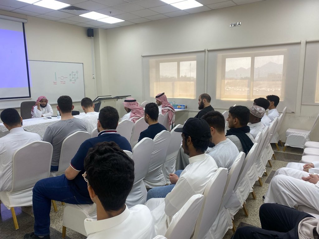 تنفيذ لقاء أكاديمي لطلاب كلية الهندسة بالتعاون مع وحدة التوعية الفكرية يوم الأربعاء 20-شعبان-1446