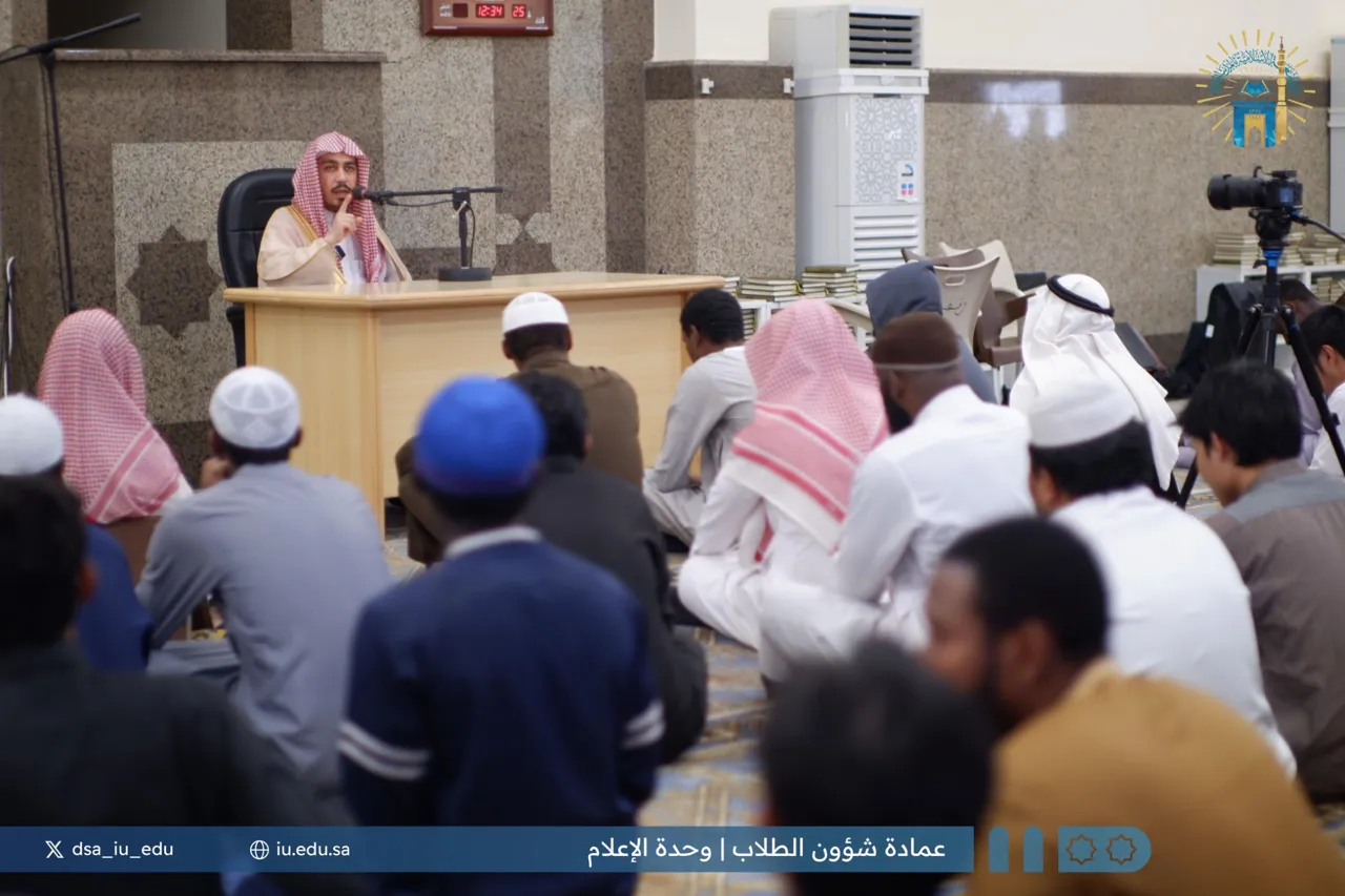 تنفيذ كلمة علمية بعنوان (شهر رمضان) قدمها فضيلة المشرف على وحدة التوعية الفكرية د. ماهر بن عبدالرحيم خوجة