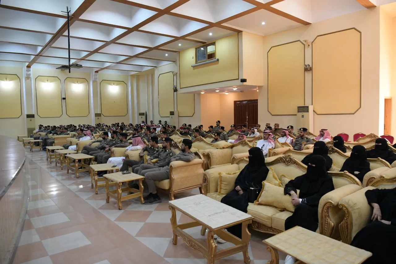 تنفيذ محاضرة بعنوان (الوسطية والاعتدال) يوم الأربعاء 05-صفر-1447 ه، في مديرية شرطة منطقة المدينة المنورة - 18