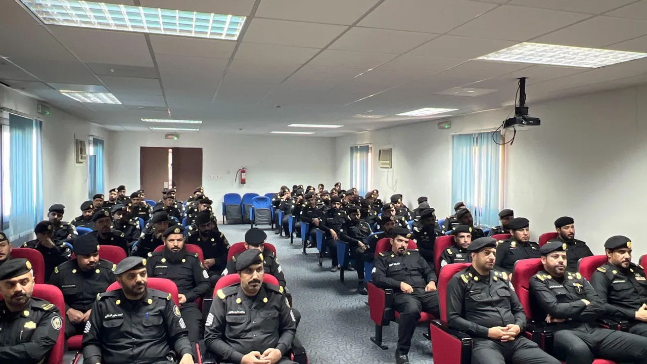 تنفيذ لقاء بعنوان (الشبهات وآثارها) يوم الخميس 29-محرم-1447ه في إدارة دوريات الأمن - 4