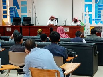 تنفيذ لقاء توعوي لطلاب معهد تعليم اللغة العربية بالتعاون مع وحدة التوعية الفكرية يوم الاثنين 28-شعبان-1447 - 3