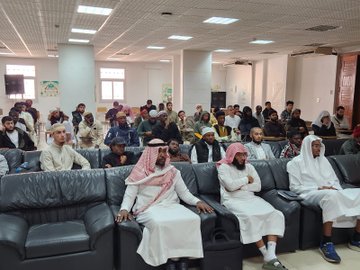 تنفيذ لقاء توعوي لطلاب معهد تعليم اللغة العربية بالتعاون مع وحدة التوعية الفكرية يوم الثلاثاء 01-شعبان-1447 - 3