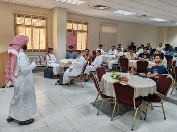 تنفيذ لقاء توعوي لطلاب كلية العلوم بالتعاون مع وحدة التوعية الفكرية يوم الأحد 22-ربيع الأول-1447 - 3