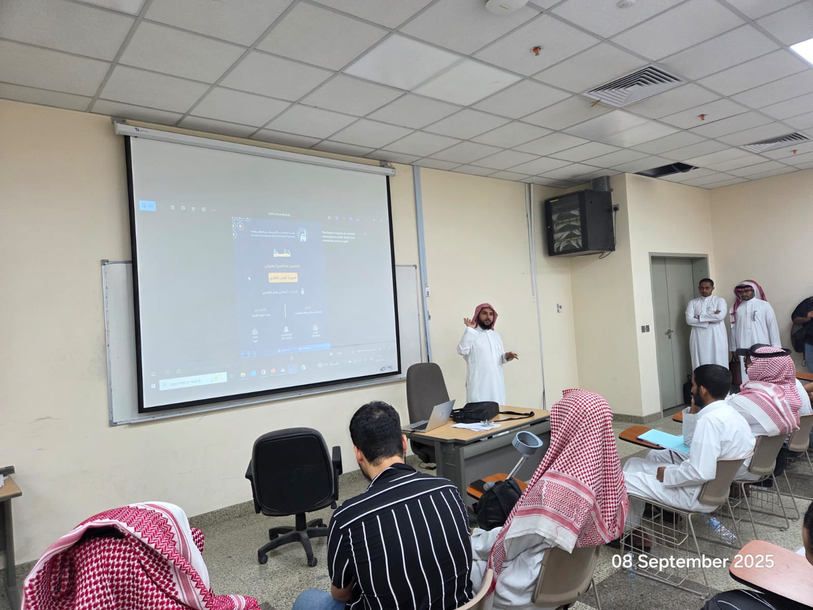 تنفيذ لقاء توعوي لطلاب كلية الحاسب الآلي بالتعاون مع وحدة التوعية الفكرية يوم الاثنين 16-ربيع الأول-1447 - 2