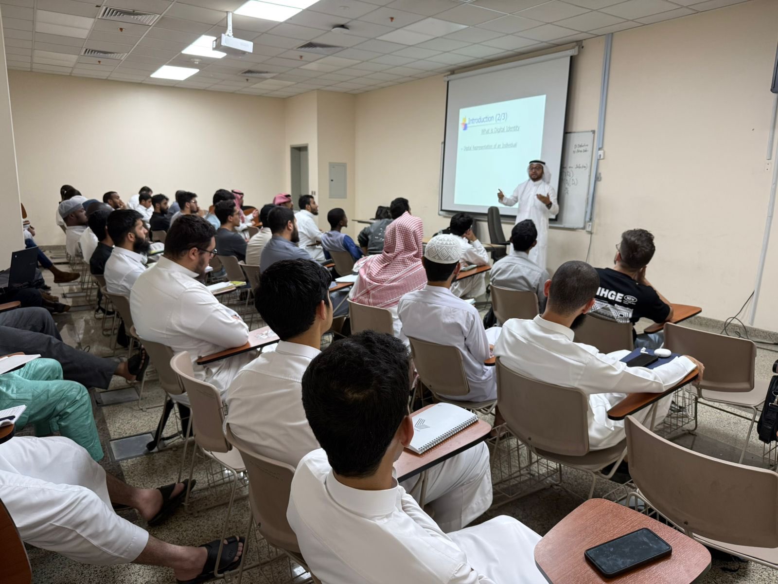 تنفيذ لقاء توعوي لطلاب كلية الحاسب الآلي بالتعاون مع وحدة التوعية الفكرية يوم الثلاثاء 24-ربيع الأول-1447 - 2