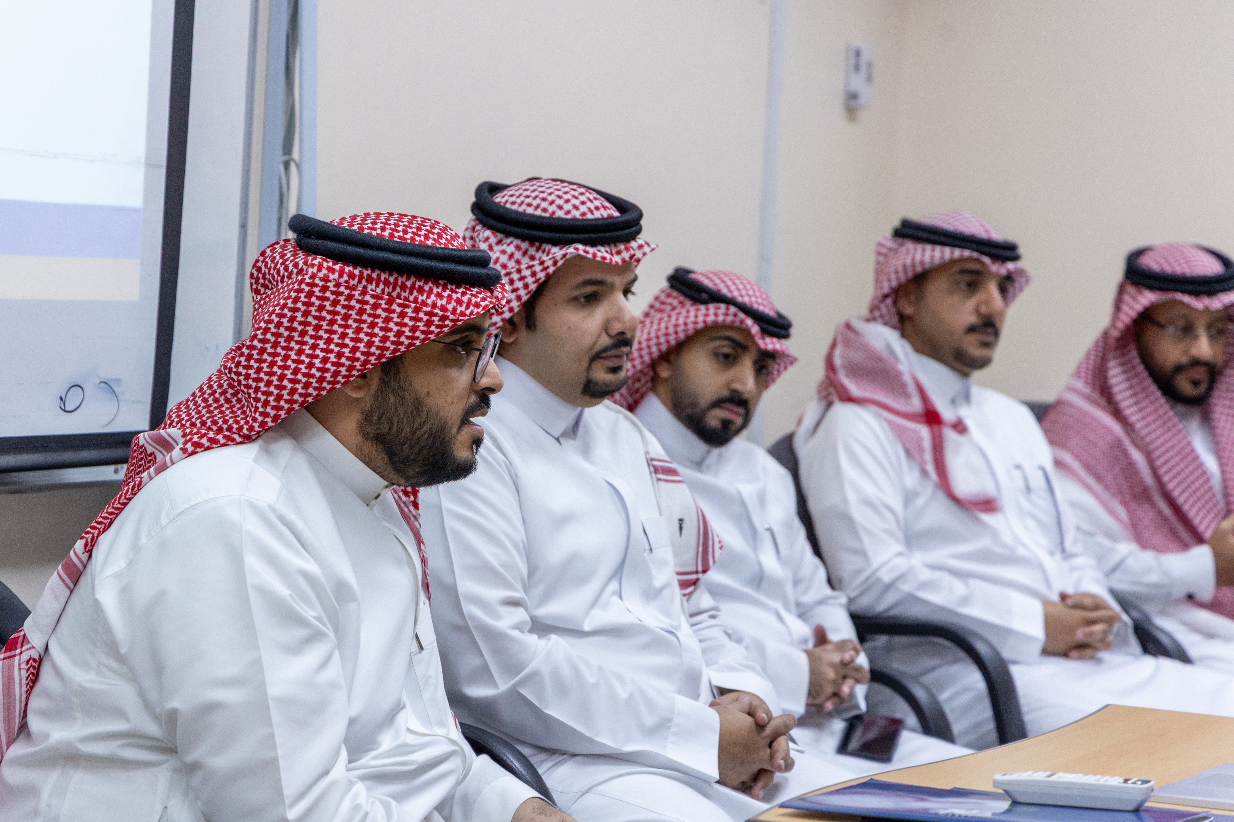 بالتعاون مع وحدة التوعية الفكرية اختتمت كلية الحاسب الآلي مسابقة طلابية في التوعية الفكرية وتكريم الفائزين - 2