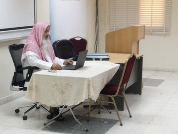 تنفيذ لقاء توعوي لطلاب كلية العلوم بالتعاون مع وحدة التوعية الفكرية يوم الأربعاء 23-ربيع الثاني-1447 - 2
