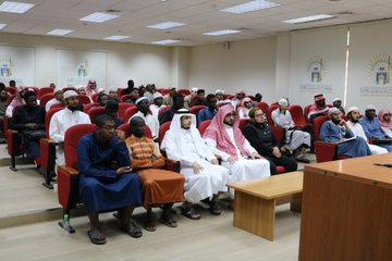 تنفيذ لقاء توعوي لطلاب كلية القرآن الكريم بالتعاون مع وحدة التوعية الفكرية يوم الاثنين 30-ربيع الأول-1447 - 3