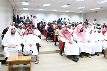 تنفيذ لقاء توعوي لطلاب كلية القرآن الكريم بالتعاون مع وحدة التوعية الفكرية يوم الأحد 06-ربيع الثاني-1447 - 3