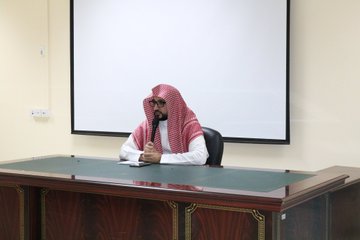 تنفيذ لقاء توعوي لطلاب كلية القرآن الكريم بالتعاون مع وحدة التوعية الفكرية يوم الأحد 27-ربيع الثاني-1447 - 3