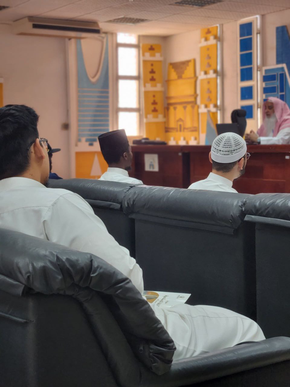 تنفيذ لقاء توعوي لطلاب معهد تعليم اللغة العربية بالتعاون مع وحدة التوعية الفكرية يوم الأربعاء 11-ربيع الأول-1447 - 2