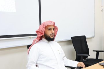 تنفيذ لقاء توعوي لطلاب كلية الهندسة بالتعاون مع وحدة التوعية الفكرية يوم الأربعاء 11-ربيع الأول-1447 - 2