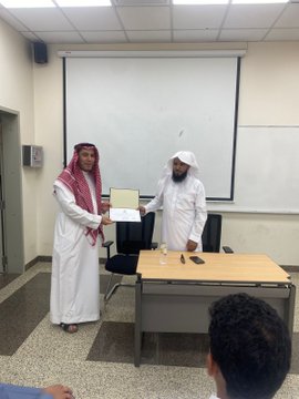 تنفيذ لقاء توعوي لطلاب كلية الهندسة بالتعاون مع وحدة التوعية الفكرية يوم الأربعاء 18-ربيع الأول-1447 - 3