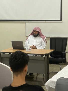 تنفيذ لقاء توعوي لطلاب كلية الهندسة بالتعاون مع وحدة التوعية الفكرية يوم الخميس 17-ربيع الثاني-1447 - 2