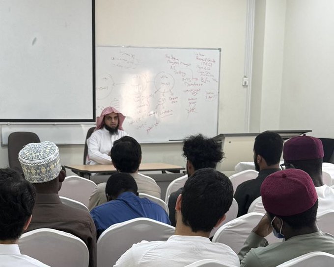 تنفيذ لقاء توعوي لطلاب كلية الهندسة بالتعاون مع وحدة التوعية الفكرية يوم الخميس 24-شعبان-1447 - 2