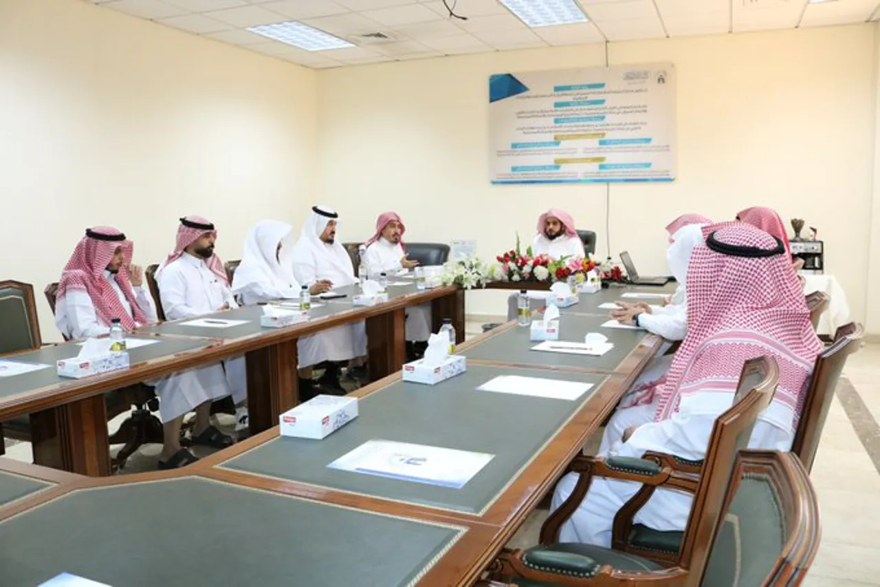 إقامة ورشة عمل بعنوان (تعزيز الوعي الفكري) لقيادات كلية القرآن الكريم يوم الأربعاء 18-ربيع الأول-1447ه - 3