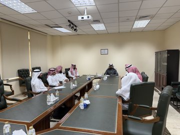 إقامة ورشة عمل بعنوان (تعزيز الوعي الفكري) لقيادات كلية الحديث الشريف يوم الأربعاء 18-ربيع الأول-1447ه - 2