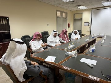 إقامة ورشة عمل بعنوان (تعزيز الوعي الفكري) لقيادات كلية الحديث الشريف يوم الأربعاء 18-ربيع الأول-1447ه - 3