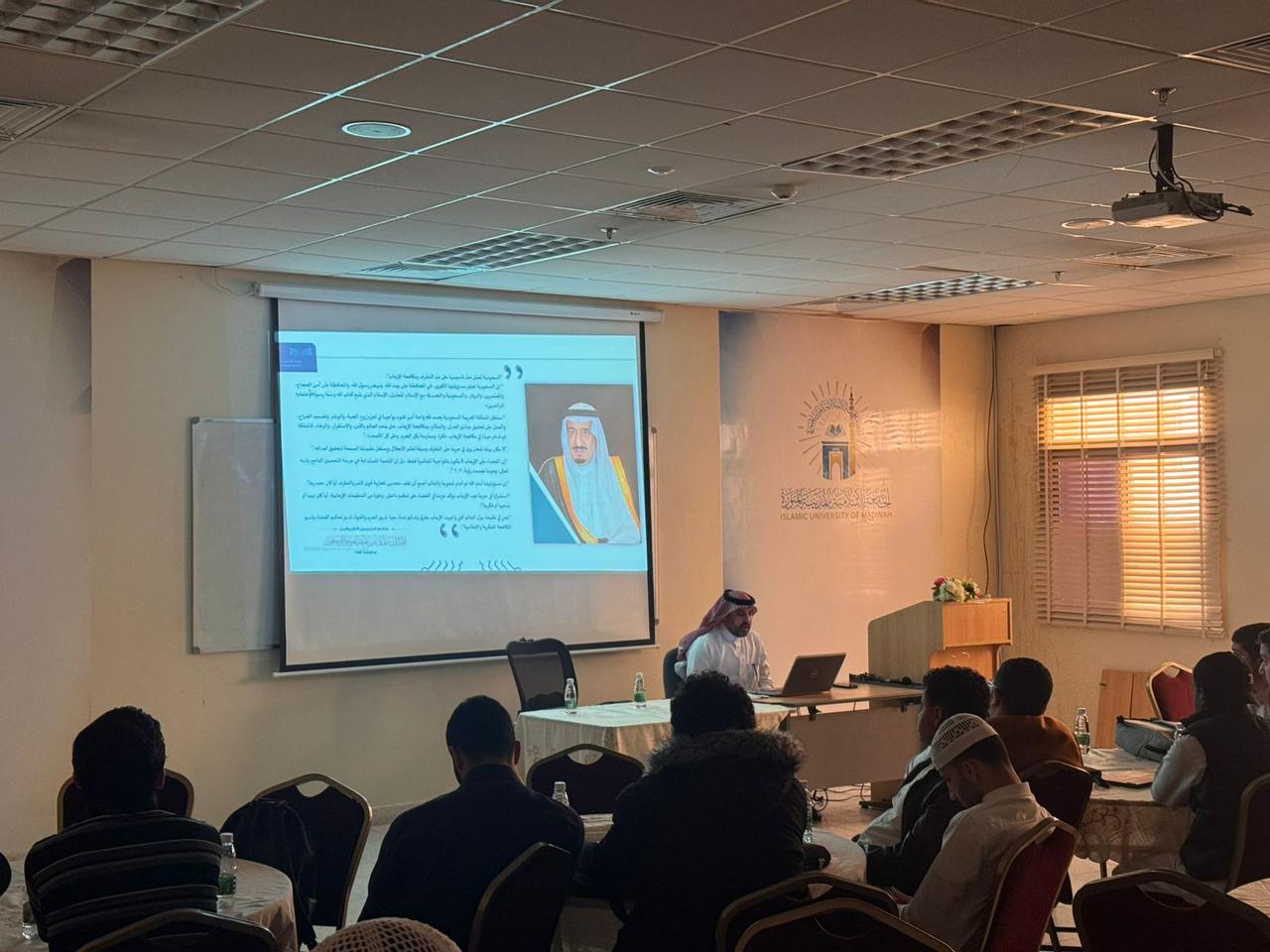 أقامت كلية العلوم بالتعاون مع وحدة التوعية الفكرية محاضرة قدمها سعادة عميد كلية العلوم د.طارق بن زياد أبولبده - 5