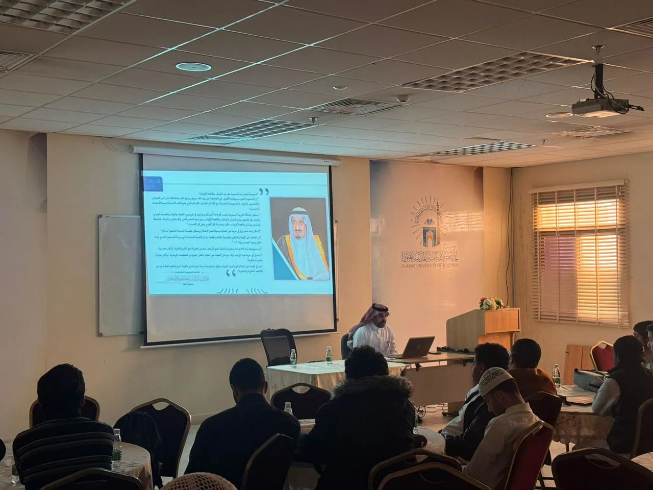 أقامت كلية العلوم بالتعاون مع وحدة التوعية الفكرية محاضرة قدمها سعادة عميد كلية العلوم د.طارق بن زياد أبولبده - 5