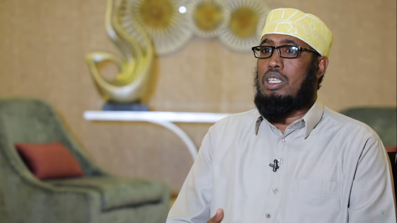 د. فيصل محمد علي خريج الجامعة الإسلامية
