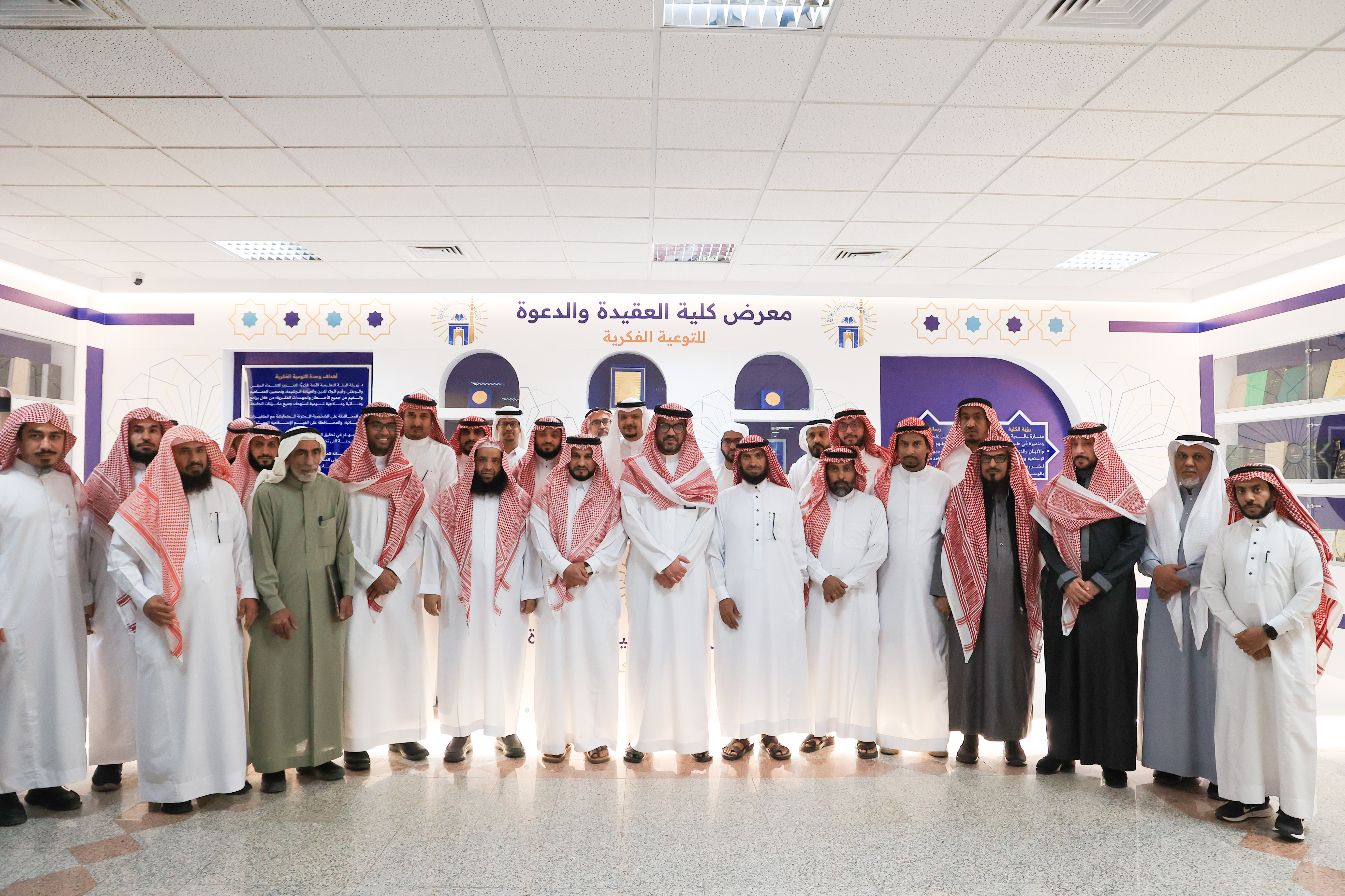 رئيس الجامعة الإسلامية يدشن معرض كلية العقيدة والدعوة للتوعية الفكرية - 1