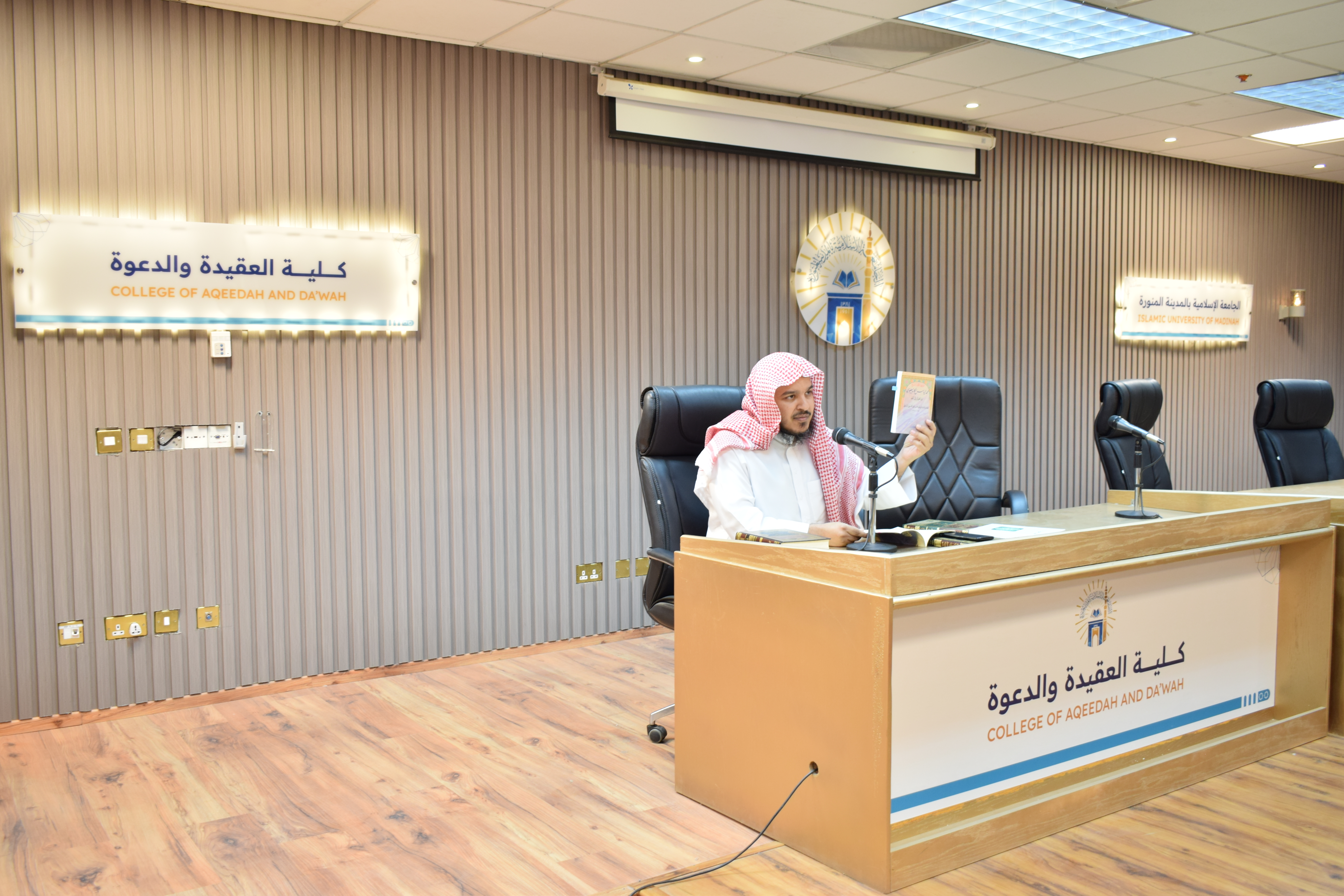  لقاء توعويا  خطر الجماعات المنحرفة، وأهمية التمسك بالعقيدة الإسلامية الصحيحة ومنهج أهل السنة والجماعة، والتحذير من الغلو والجفاء، وتعزيز الوعي بأهمية الوسطية والاعتدال. - 2