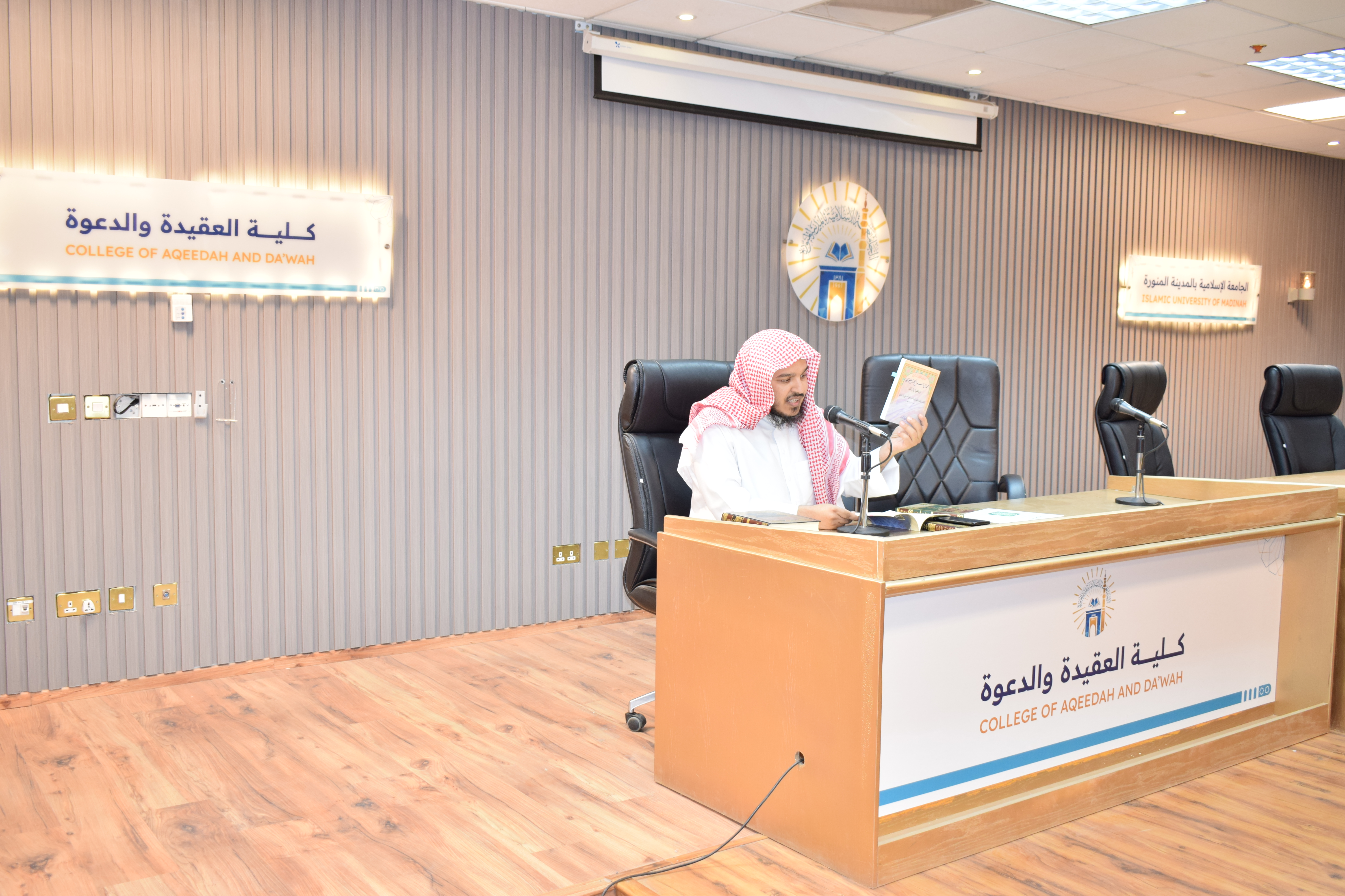  لقاء توعويا  خطر الجماعات المنحرفة، وأهمية التمسك بالعقيدة الإسلامية الصحيحة ومنهج أهل السنة والجماعة، والتحذير من الغلو والجفاء، وتعزيز الوعي بأهمية الوسطية والاعتدال. - 1