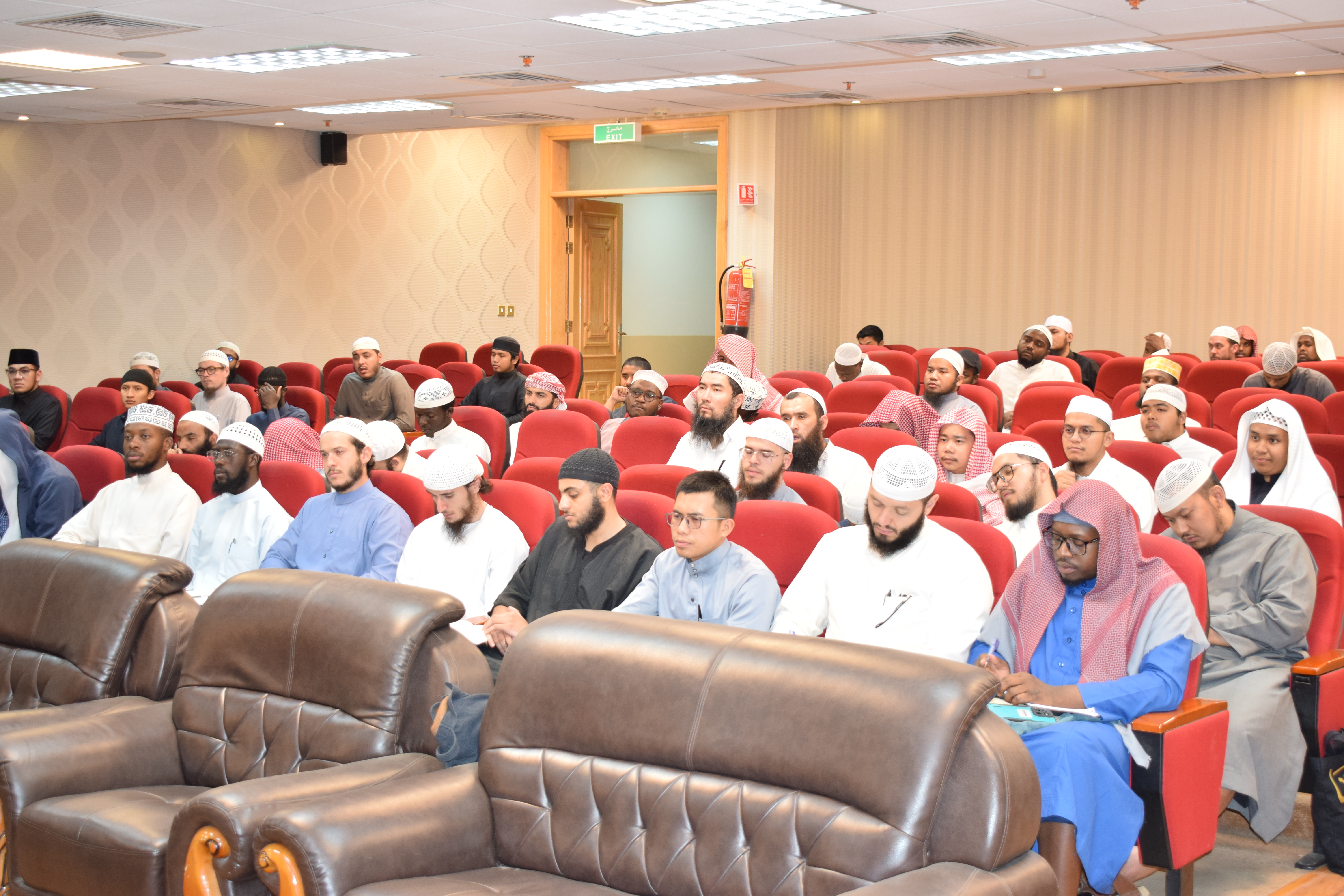 لقاء توعويا  خطر الجماعات المنحرفة، وأهمية التمسك بالعقيدة الإسلامية الصحيحة ومنهج أهل السنة والجماعة، والتحذير من الغلو والجفاء، وتعزيز الوعي بأهمية الوسطية والاعتدال. - 3