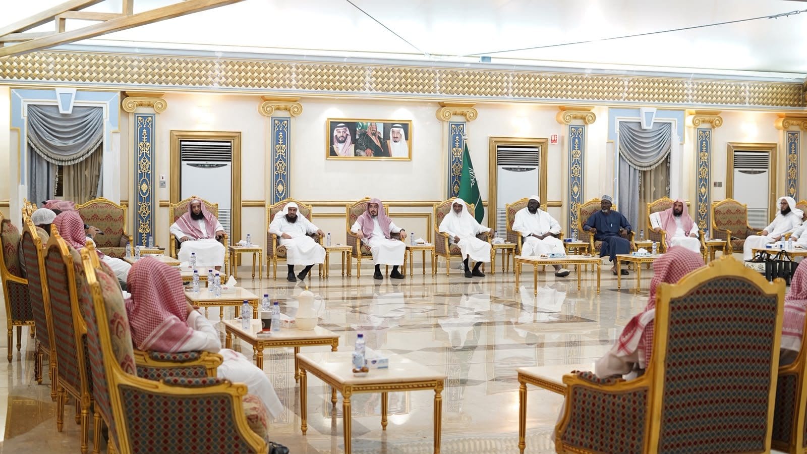 لقاء مع خريجي القسم المشاركين في المؤتمر الدولي لجهود المملكة العربية السعودية في مواجهة الانحرافات الفكرية. - 1
