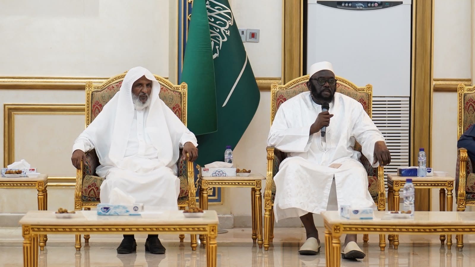 لقاء مع خريجي القسم المشاركين في المؤتمر الدولي لجهود المملكة العربية السعودية في مواجهة الانحرافات الفكرية. - 3